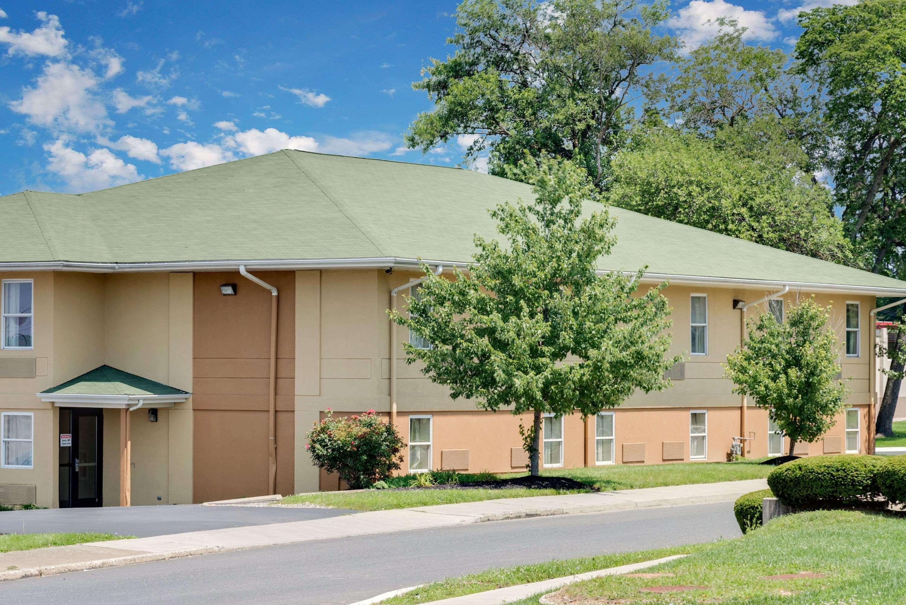 Super 8 By Wyndham Allentown Extérieur photo