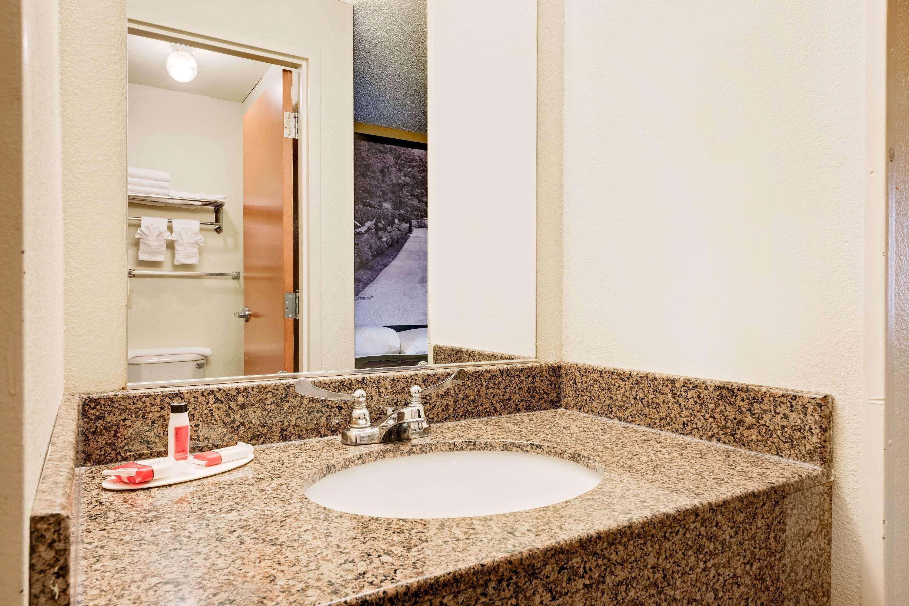 Super 8 By Wyndham Allentown Extérieur photo