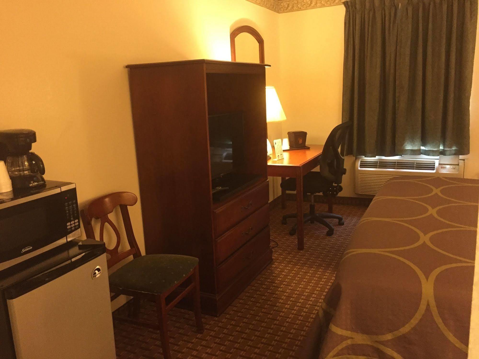 Super 8 By Wyndham Allentown Extérieur photo