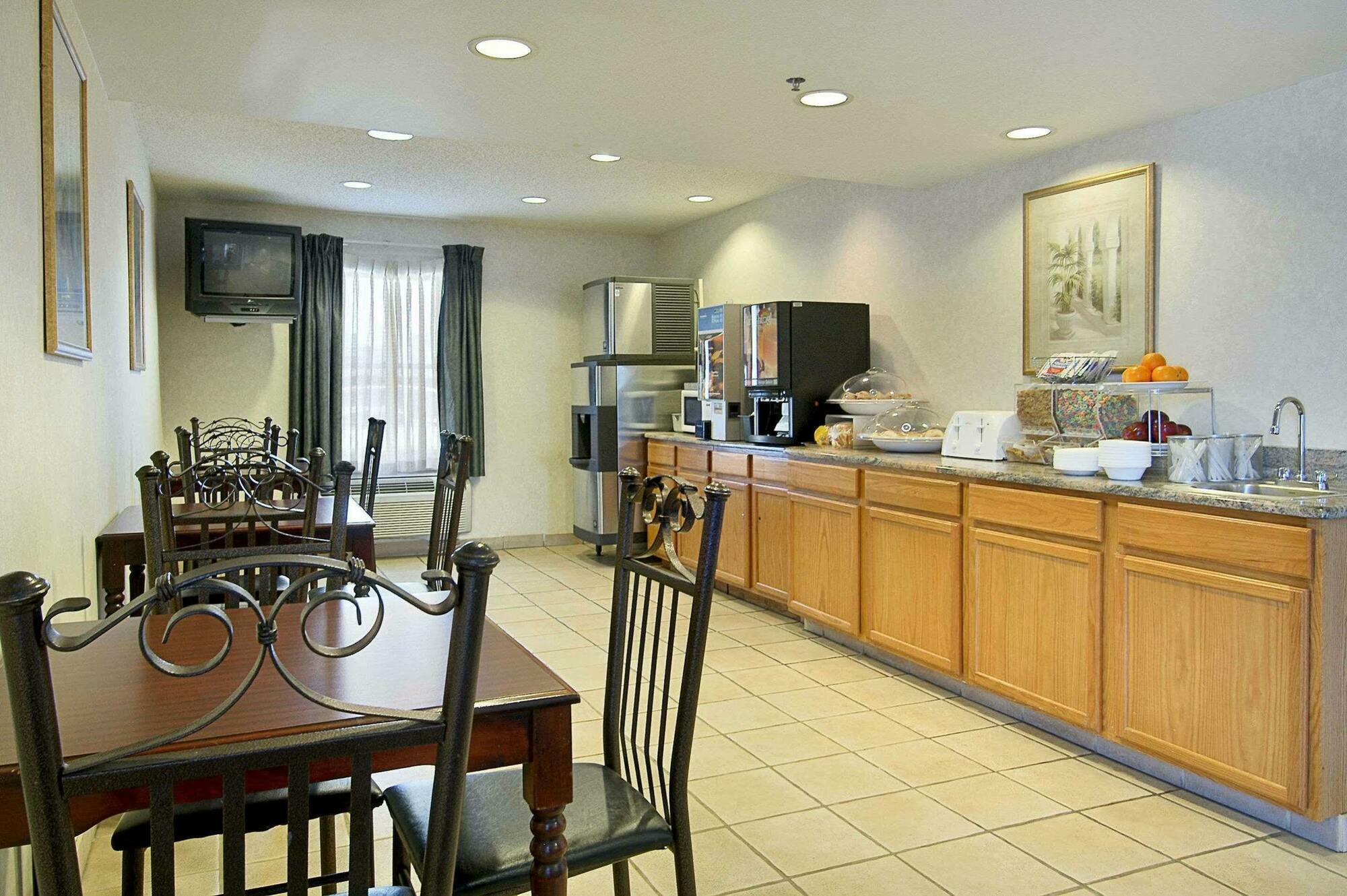 Super 8 By Wyndham Allentown Extérieur photo